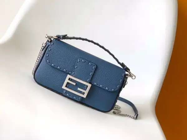 FENDI BAGUETTE-20*5*13CM 0122