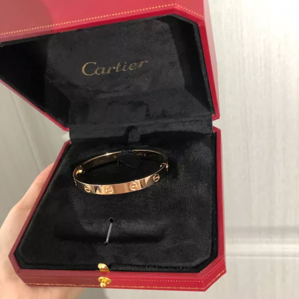 First bag ru CARTIER  BRACELET 0118