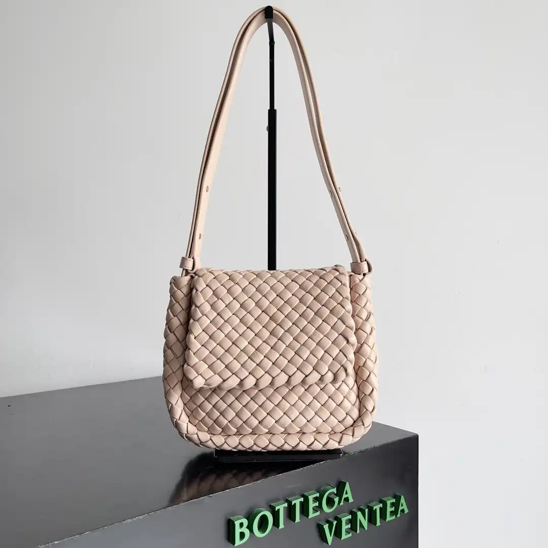 Firstbag ru BOTTEGA VENETA  mini Cobble Shoulder Bag 0131