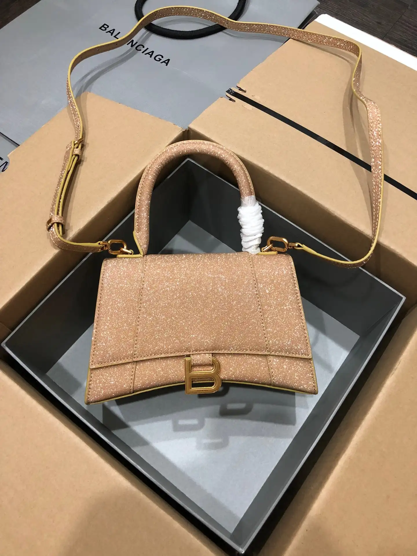 First bag ru BALENCIAGA HOURGLASS 0124