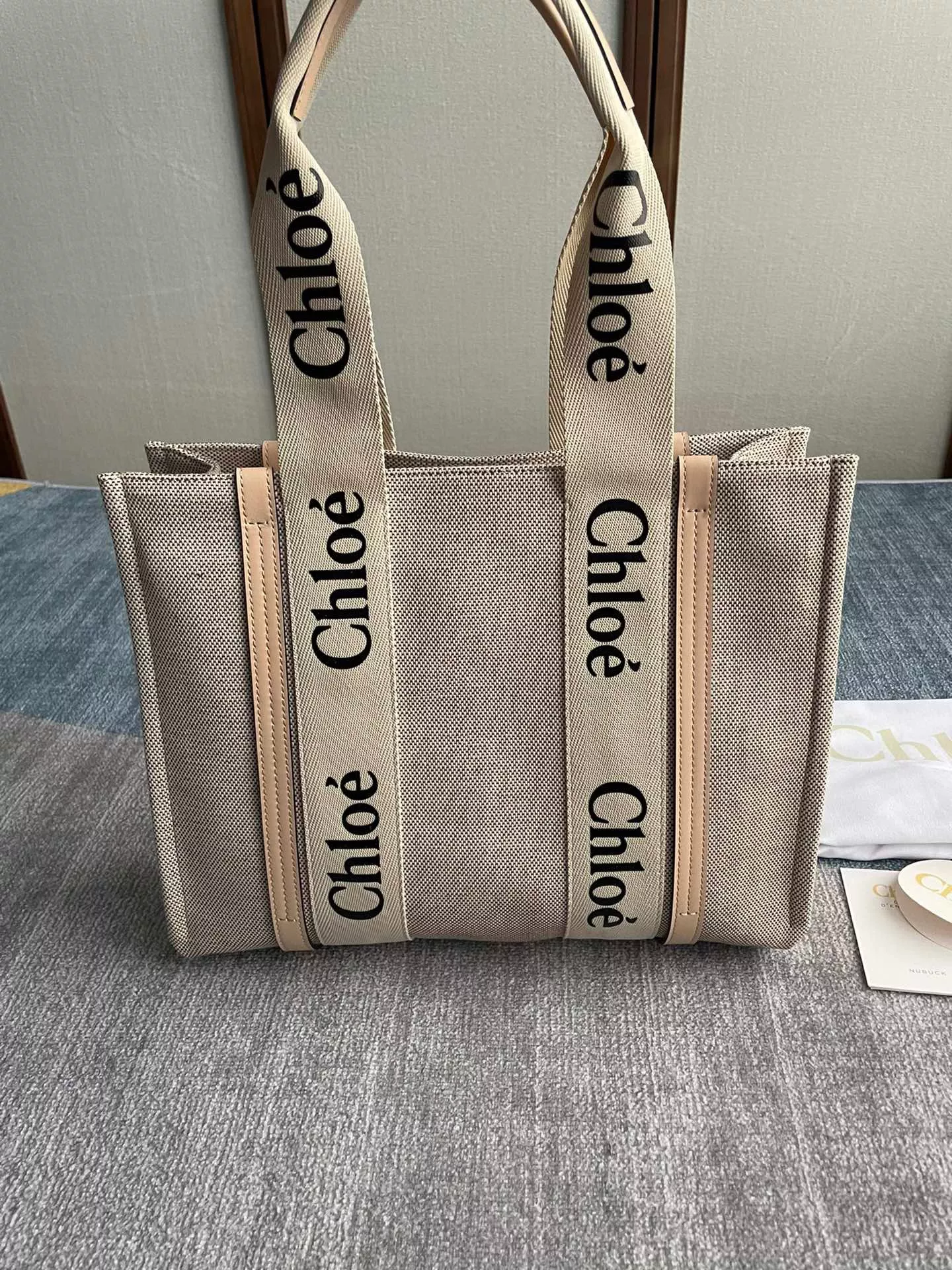 CHLOÉ MEDIUM WOODY TOTE BAG 0120