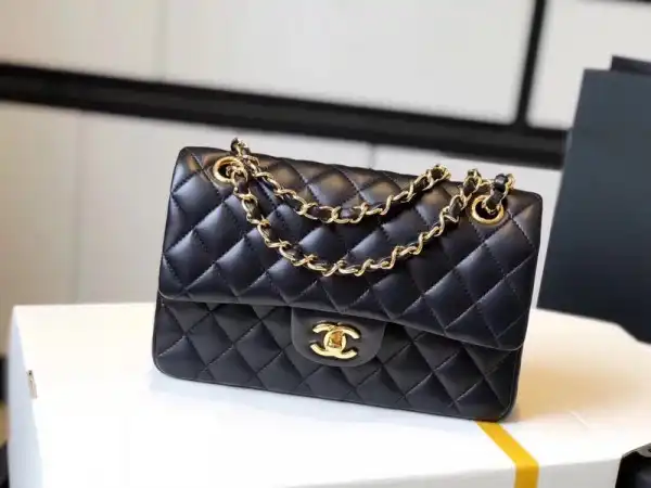 First bag ru CHANEL FLAP BAG 23CM 0130