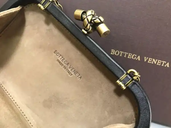 Firstbag ru BOTTEGA VENETA CHAIN KNOT 0131