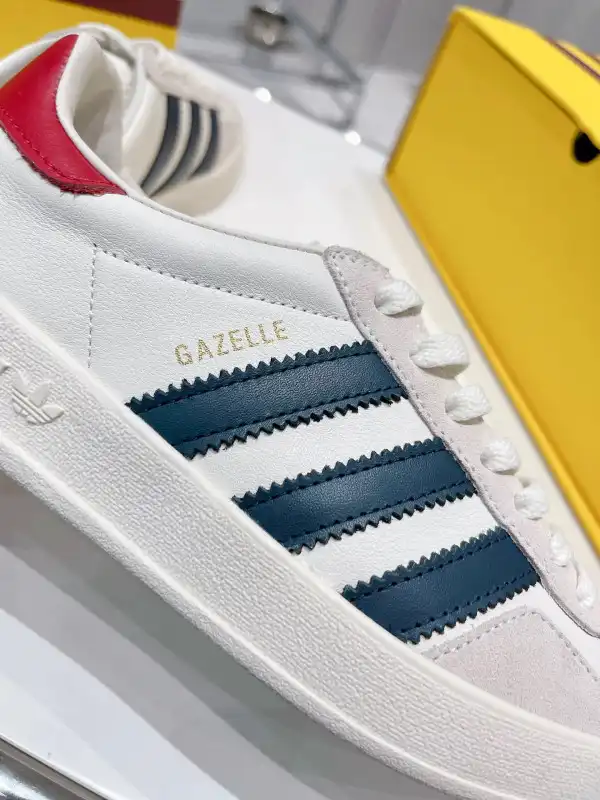 First bag ru Adidas x Gucci women's Gazelle sneaker 0125