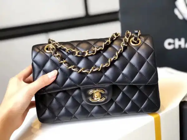 First bag ru CHANEL FLAP BAG 23CM 0130