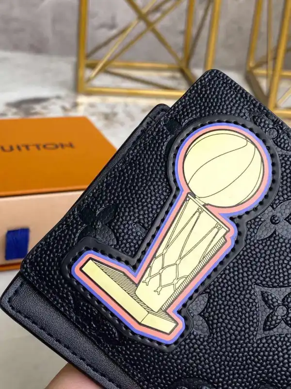 First bag ru LOUIS VUITTON LVXNBA MULTIPLE WALLET 0125