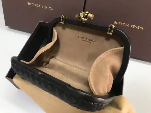 Firstbag ru BOTTEGA VENETA CHAIN KNOT 0131