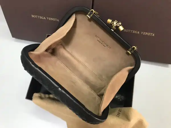 Firstbag ru BOTTEGA VENETA CHAIN KNOT 0131