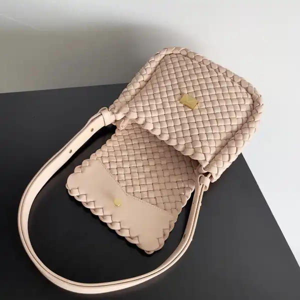 Firstbag ru BOTTEGA VENETA  mini Cobble Shoulder Bag 0131