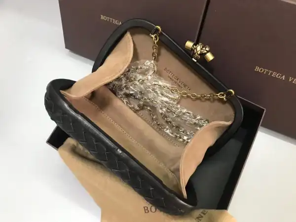 Firstbag ru BOTTEGA VENETA CHAIN KNOT 0131