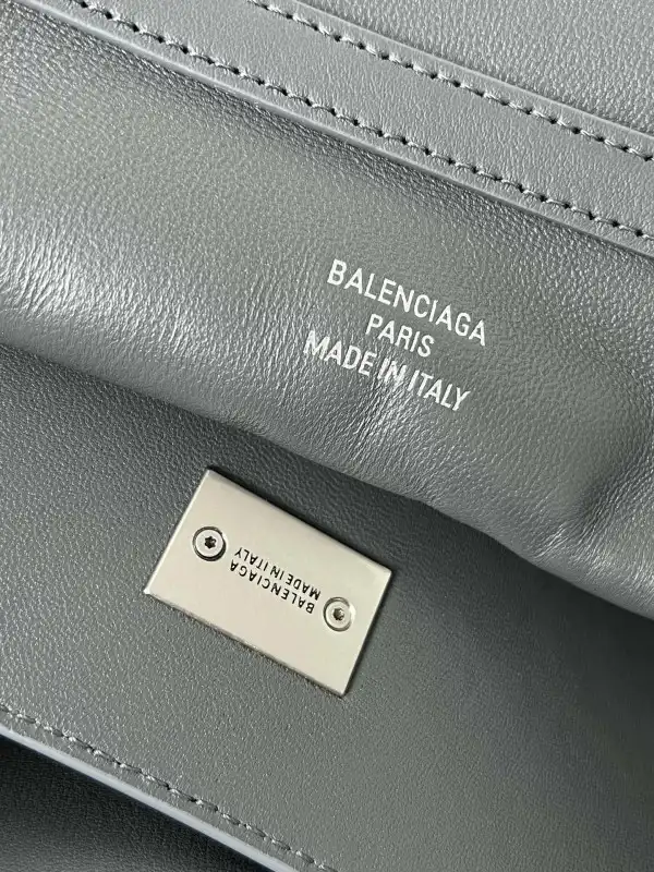 Firstbag ru BALENCIAGA RODEO-39.8*29.9*12.9CM 0124