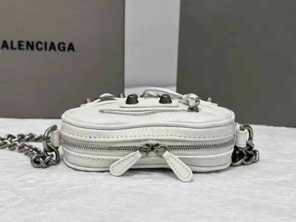 First bag ru BALENCIAGA  Le Cagole Heart mini metallic crinkled-leather shoulder bag 0124