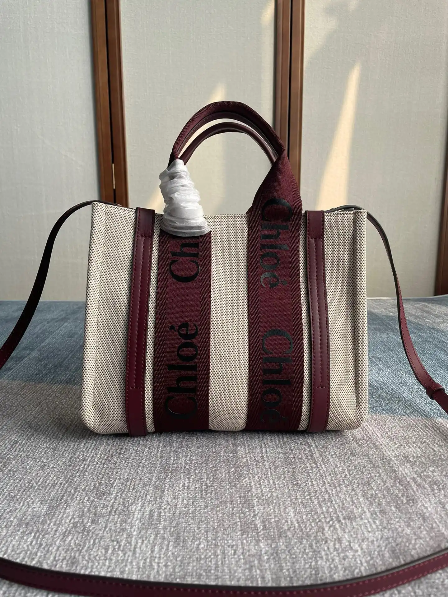 CHLOÉ SMALL WOODY TOTE BAG WITH STRAP 0128