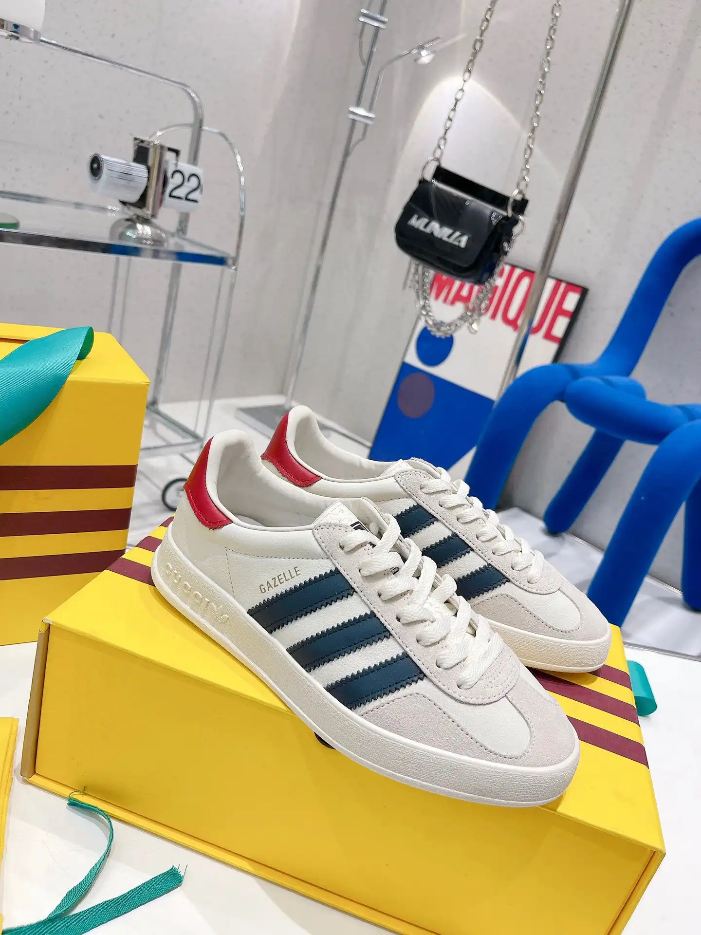 First bag ru Adidas x Gucci women's Gazelle sneaker 0125