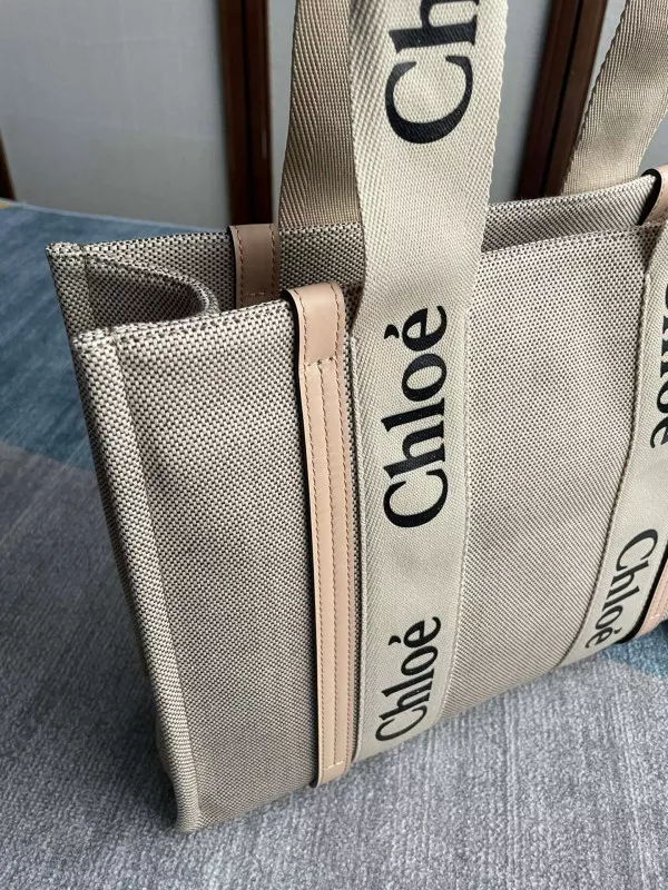 First bag ru CHLOÉ MEDIUM WOODY TOTE BAG 0120