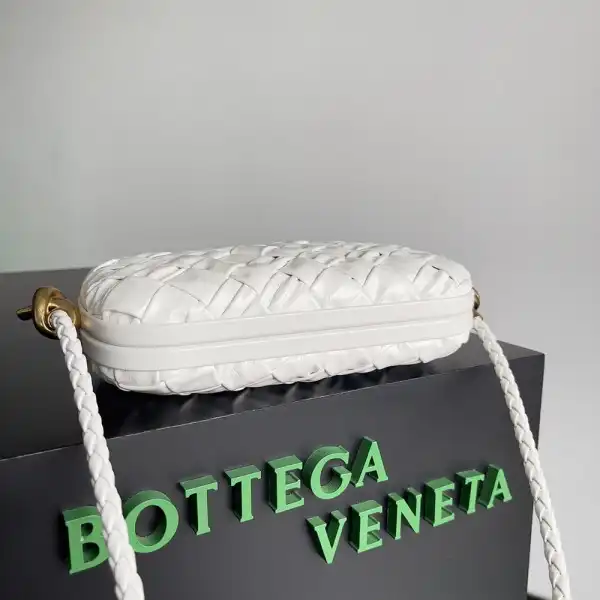 First bag ru BOTTEGA VENETA Knot Minaudiere On Strap 0131