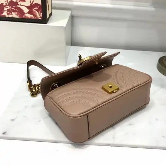 First bag ru 22CM GG Gucci Marmont 0222