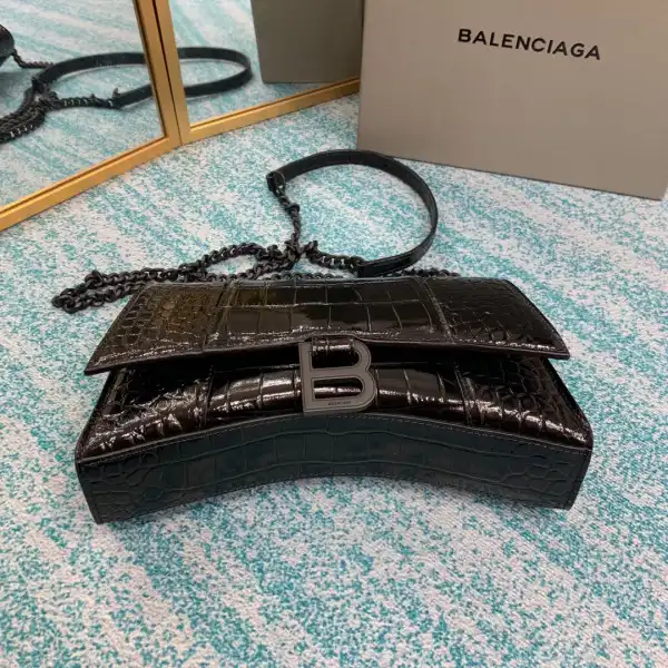 First bag ru BALENCIAGA  HOURGLASS CHAIN BAG 0202