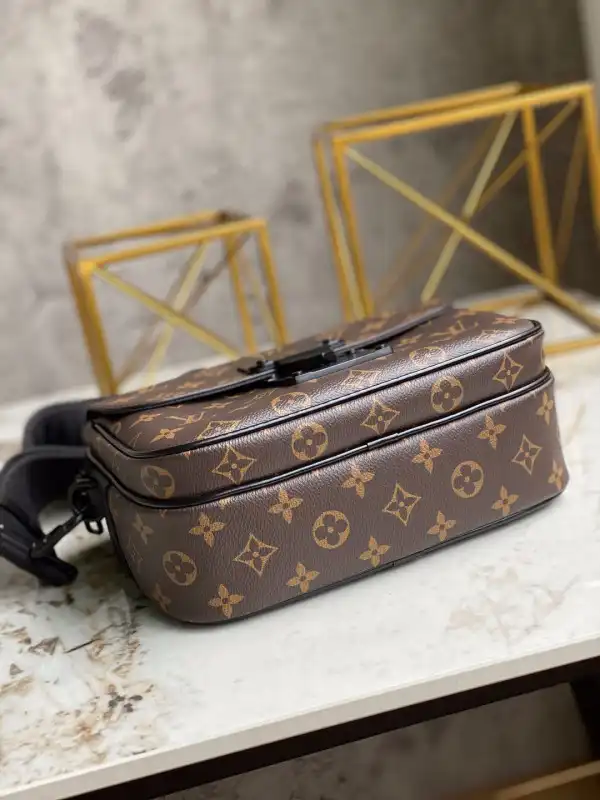 Firstbag ru LOUIS VUITTON S LOCK MESSENGER 0201