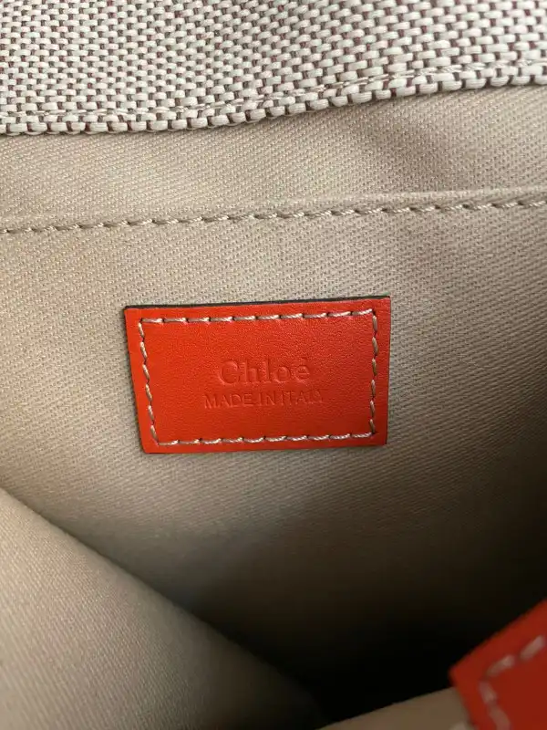 First bag ru CHLOÉ MEDIUM WOODY TOTE BAG 0203