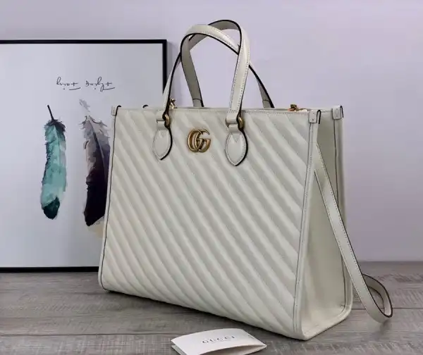 First bag ru GUCCI GG Marmont medium tote bag 0205