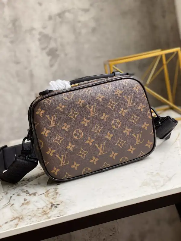 Firstbag ru LOUIS VUITTON S LOCK MESSENGER 0201