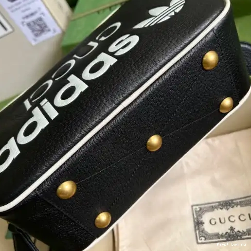 Firstbag ru bag x Adidas shoulder small Gucci 0215