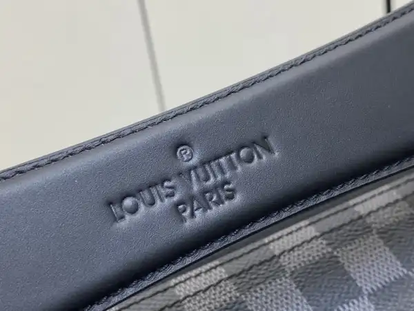 Firstbag ru LOUIS VUITTON Soft Polochon PM 0201