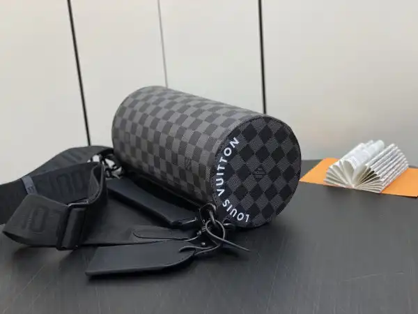 Firstbag ru LOUIS VUITTON Soft Polochon PM 0201