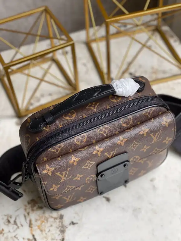 Firstbag ru LOUIS VUITTON S LOCK MESSENGER 0201