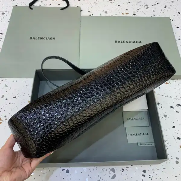 First bag ru BALENCIAGA WOMEN'S XX MEDIUM FLAP BAG 0202