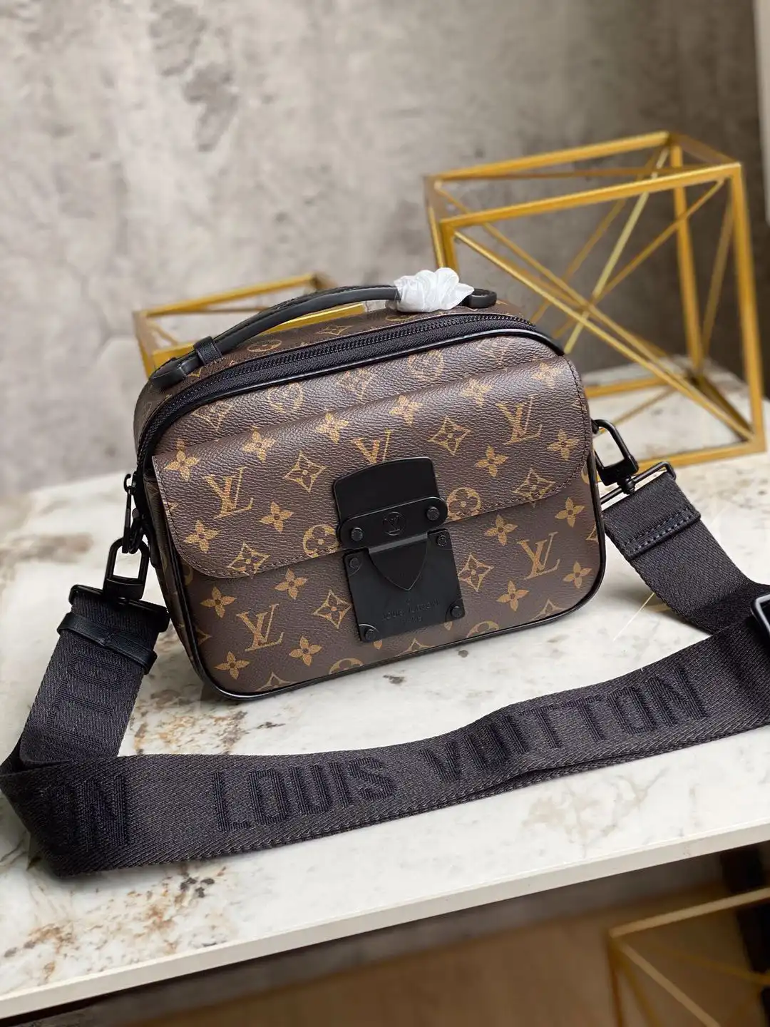 Firstbag ru LOUIS VUITTON S LOCK MESSENGER 0201