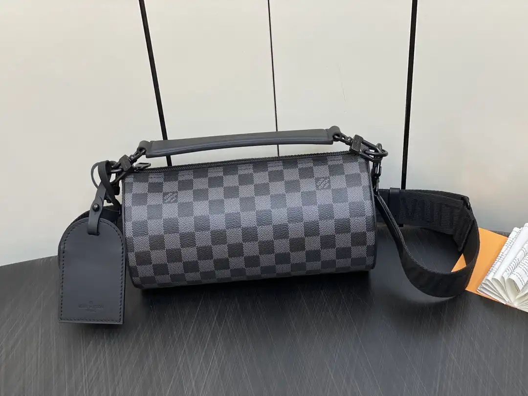 Firstbag ru LOUIS VUITTON Soft Polochon PM 0201