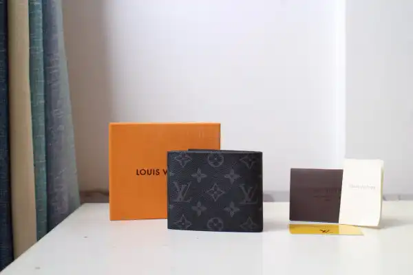 First bag ru LOUIS VUITTON AMERIGO WALLET 0201