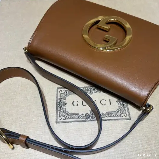 First bag ru Gucci shoulder Blondie bag 0227