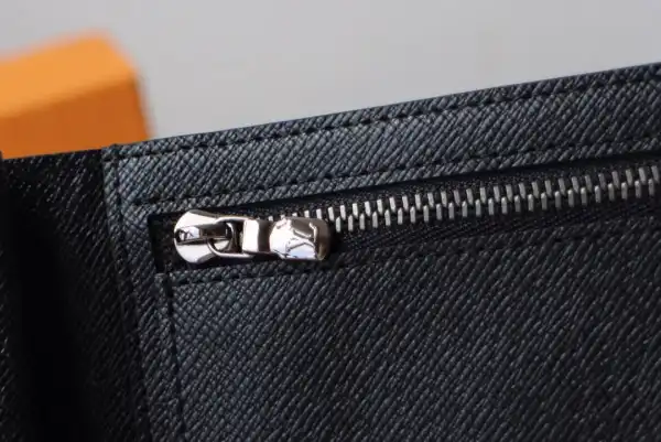 First bag ru LOUIS VUITTON AMERIGO WALLET 0201