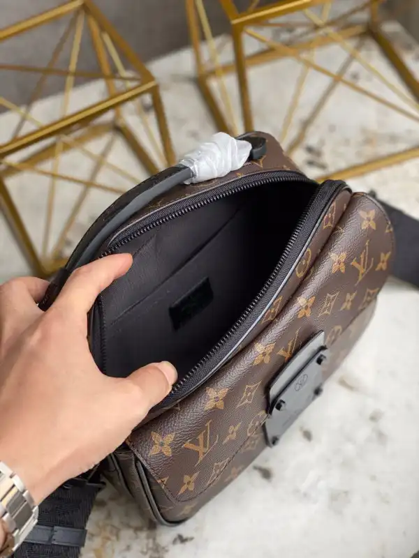 Firstbag ru LOUIS VUITTON S LOCK MESSENGER 0201