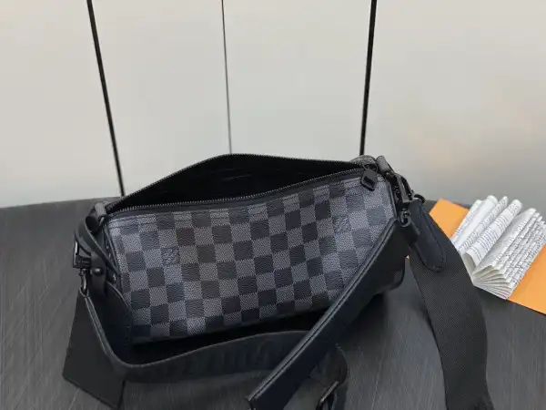 Firstbag ru LOUIS VUITTON Soft Polochon PM 0201