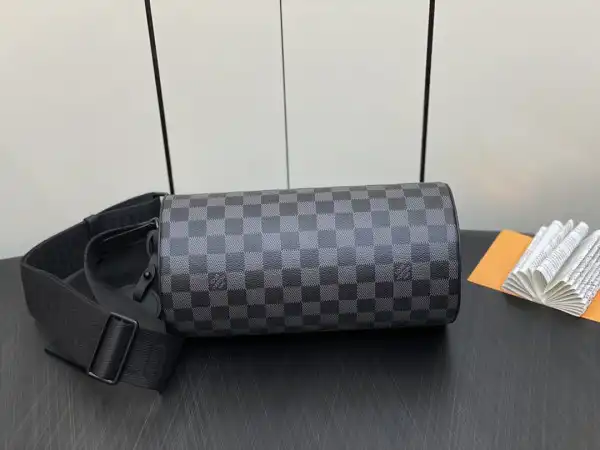 Firstbag ru LOUIS VUITTON Soft Polochon PM 0201