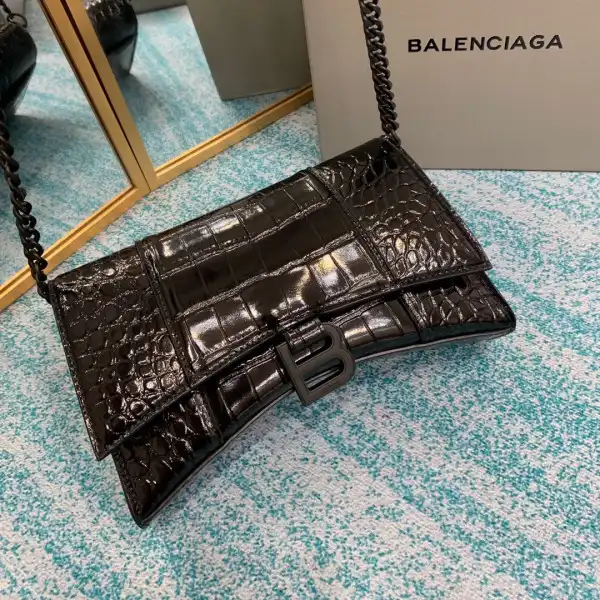 First bag ru BALENCIAGA  HOURGLASS CHAIN BAG 0202