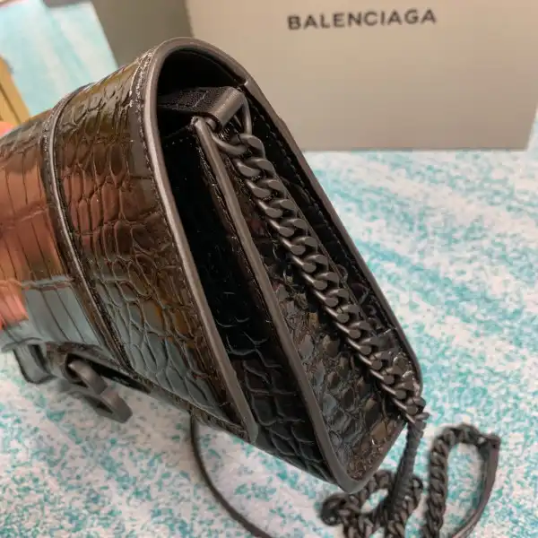 First bag ru BALENCIAGA  HOURGLASS CHAIN BAG 0202