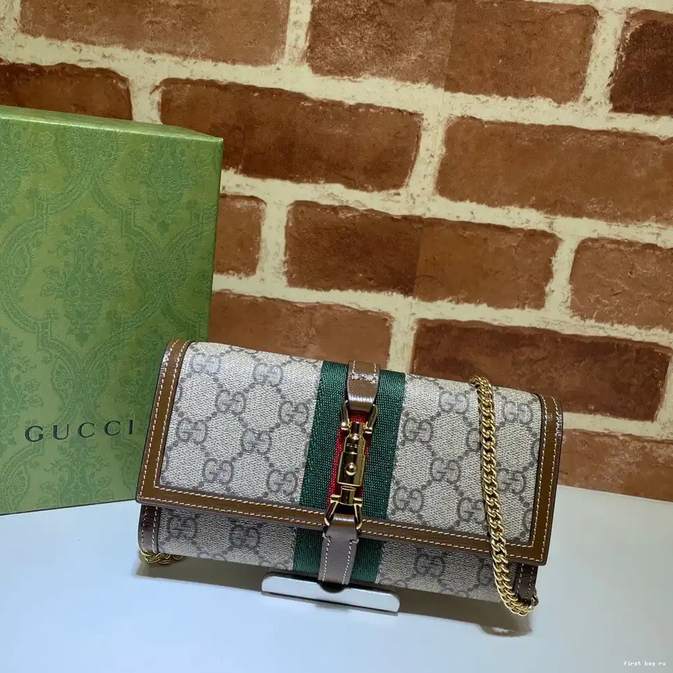 First bag ru 1961 GUCCI Jackie chain wallet 0302