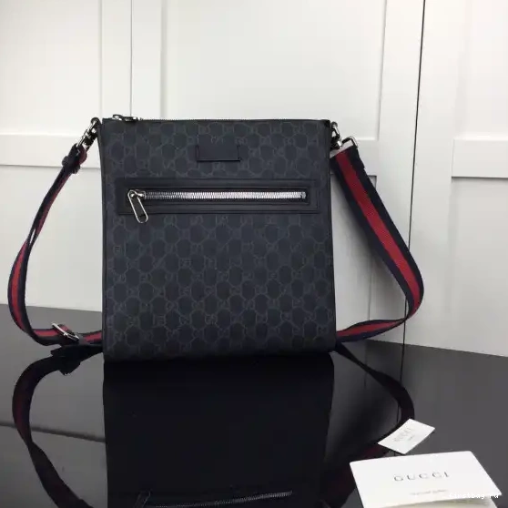 Gucci messenger GG 0319