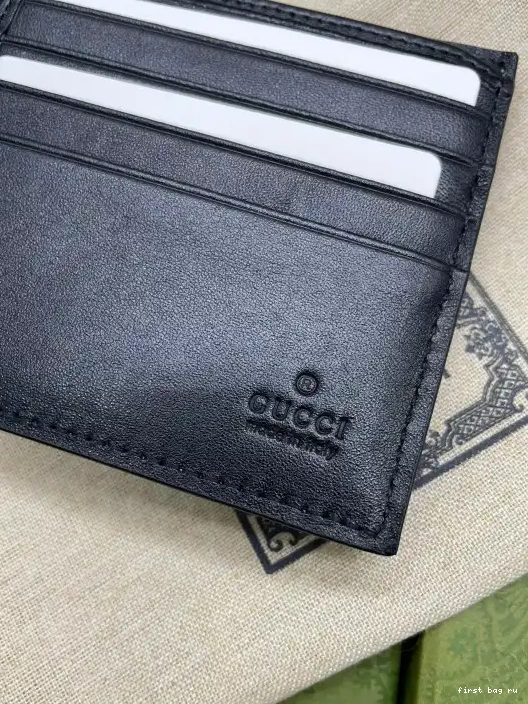 First bag ru GUCCI WALLET 0310